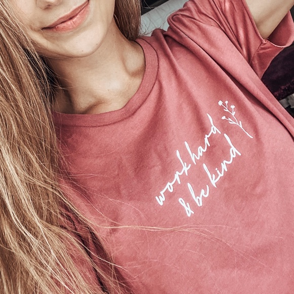 work hard & be kind l mauve unisex tee - Picture 2 of 4